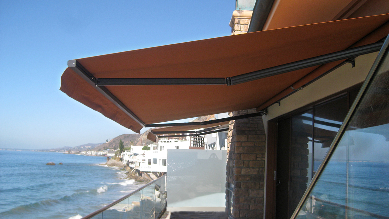 Retractable House Awnings
